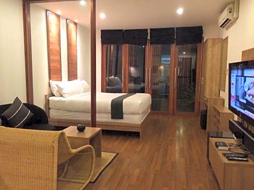 5ive Beach House Hotel