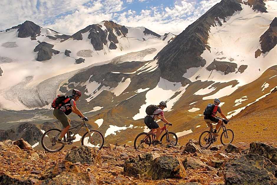 Tyax Lodge & Heliskiing
