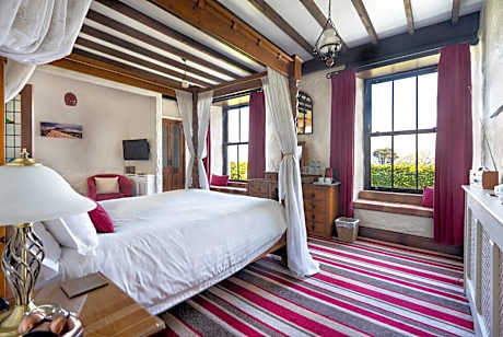 Triple room-Superior-Ensuite-Four Poster Bed