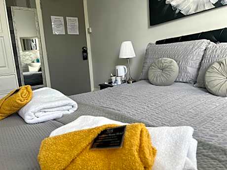 Double Room with Shared Bathroom (Room 6)