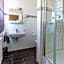 Private Rooms with Free Parking & 24h Self Check-in
