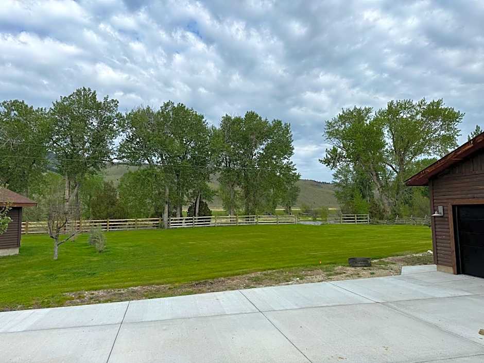 Sportsman Lodge Melrose MT