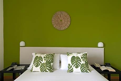 One-Bedroom Apartment - Sea Side