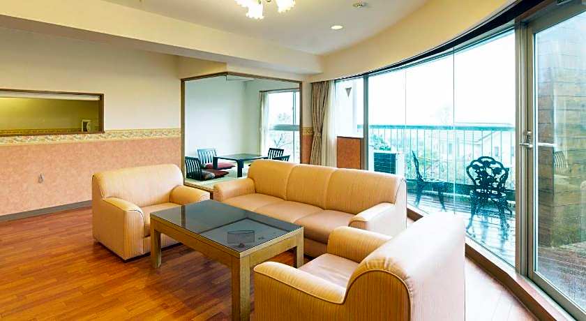 Izu-Kogen Wan Wan Paradise Condominium