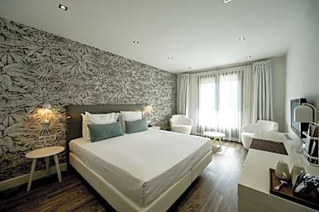 Superior room with garden view and balcony