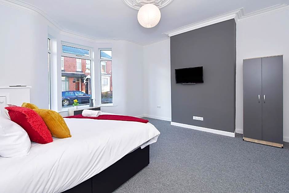 Townhouse @ 272 Walthall Street Crewe