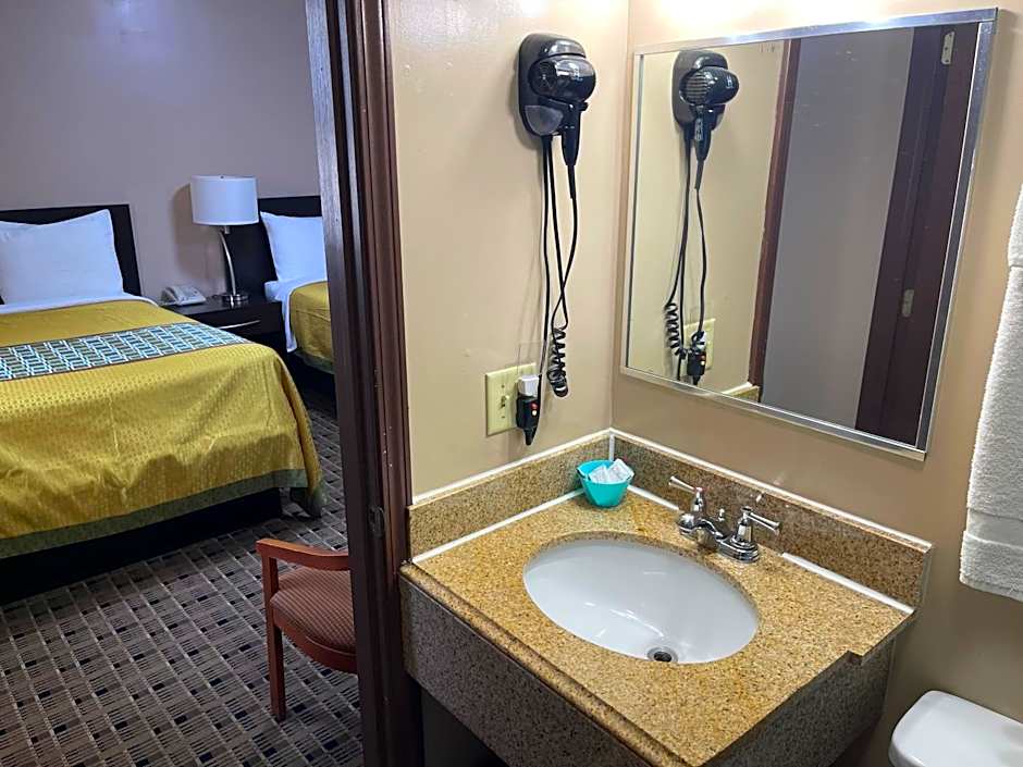 Economy Inn & Suites