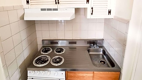 2 Queen Beds Kitchenette Nonsmoking Suite