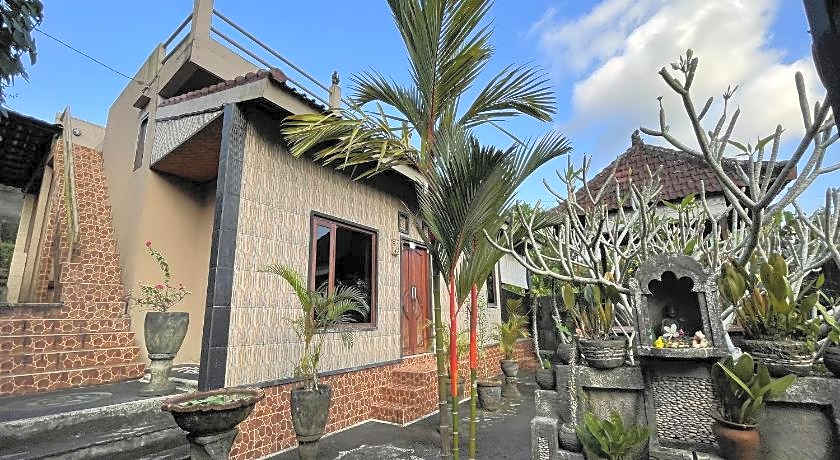 Mongan Homestay Beside The Belulang Hot Spring