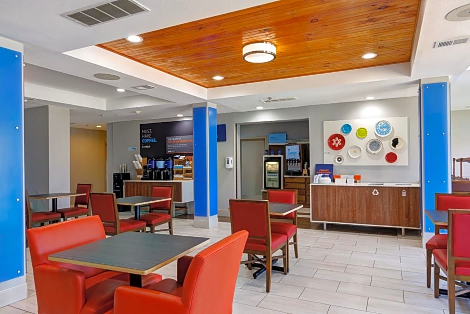 Holiday Inn Express Hotel & Suites Shelbyville By IHG