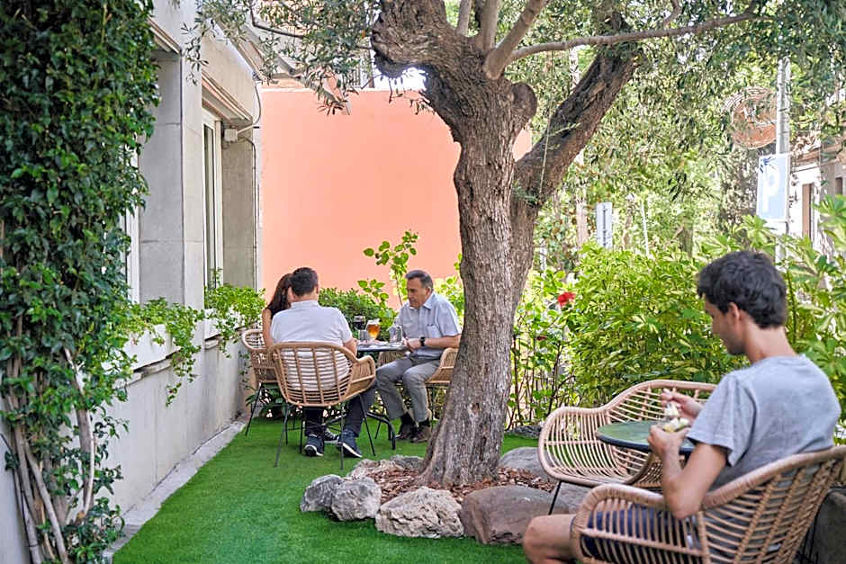 Tres Torres Atiram Hotels