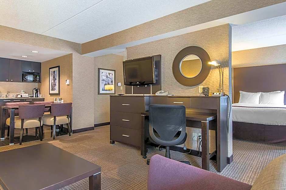 Quattro Hotel & Conf. Centre, an Ascend Collection Hotel