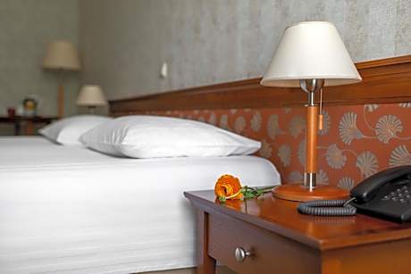 Twin Room with inner window