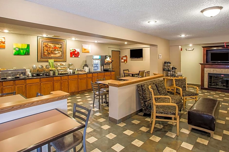 Quality Inn & Suites Marinette