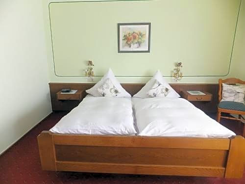 Weinhotel Hubertus Garni