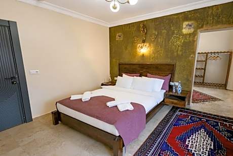Queen Room with Balcony