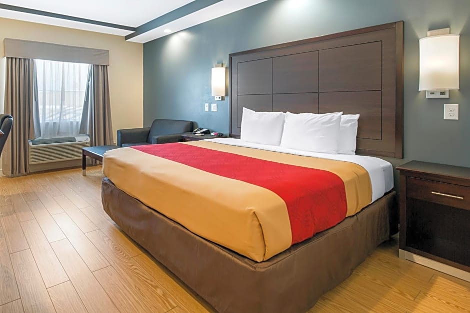 Econo Lodge Inn & Suites