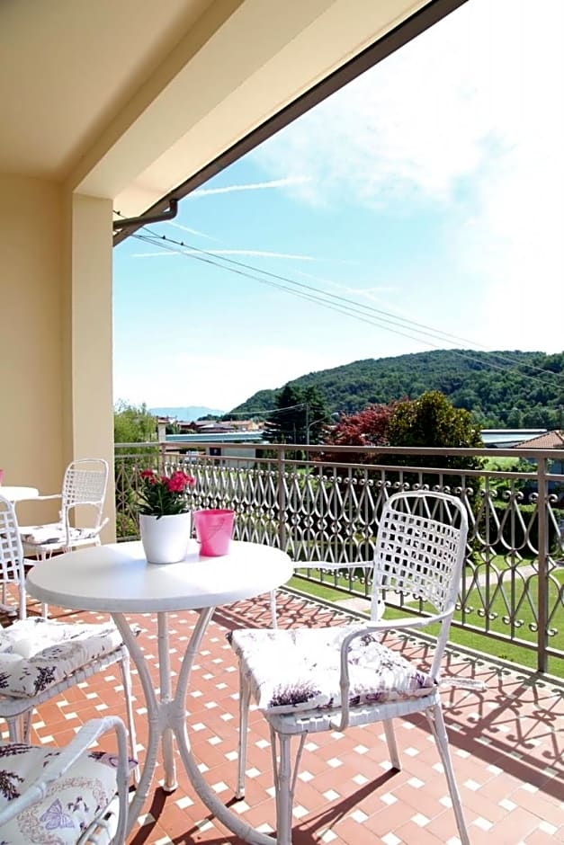 La Rosa Tra I Laghi B&B