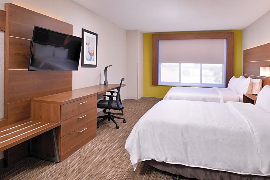 Holiday Inn Express & Suites Selma