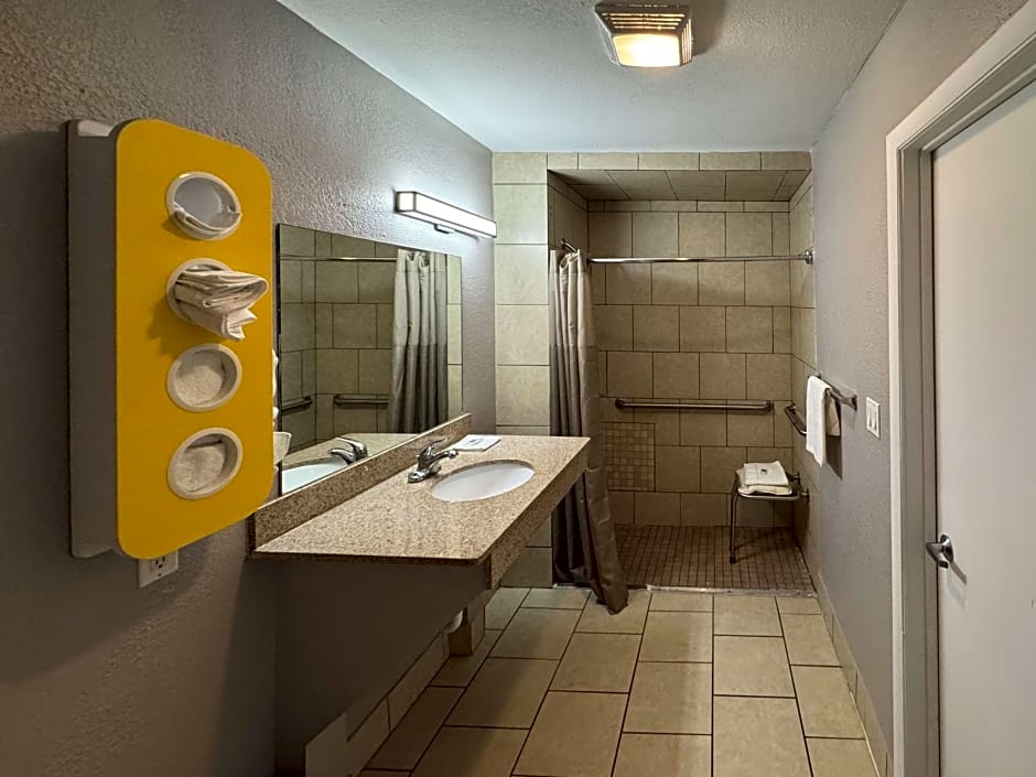 Motel 6-Janesville, WI