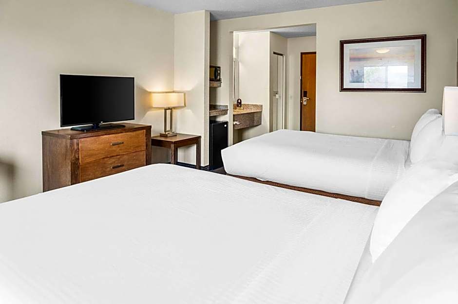 White Pine Inn & Suites