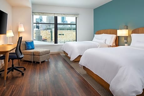 Studio with Two Queen Beds - Hearing Accessible
