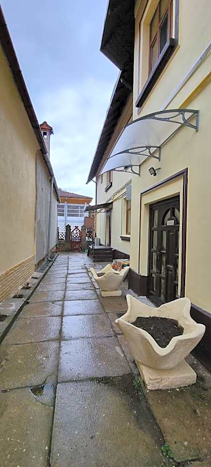 Happy Mood Apartments