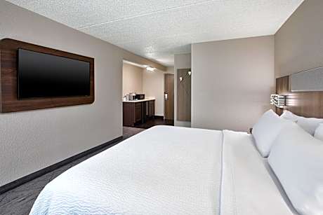King Suite with Communications and Mobility Accessible Roll-In Shower