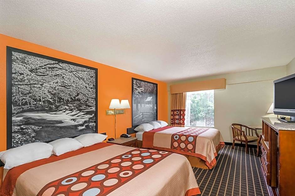 Super 8 by Wyndham Dandridge
