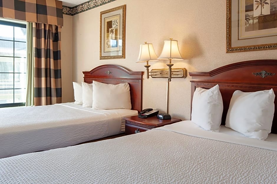 Studio City Court Yard Hotel