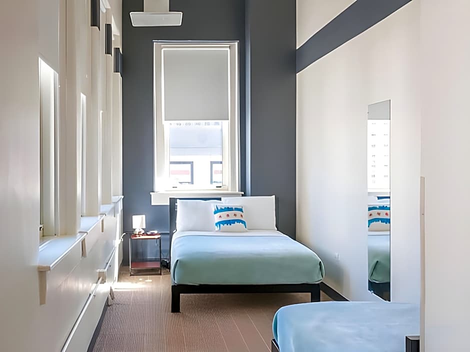HI Chicago Hostel