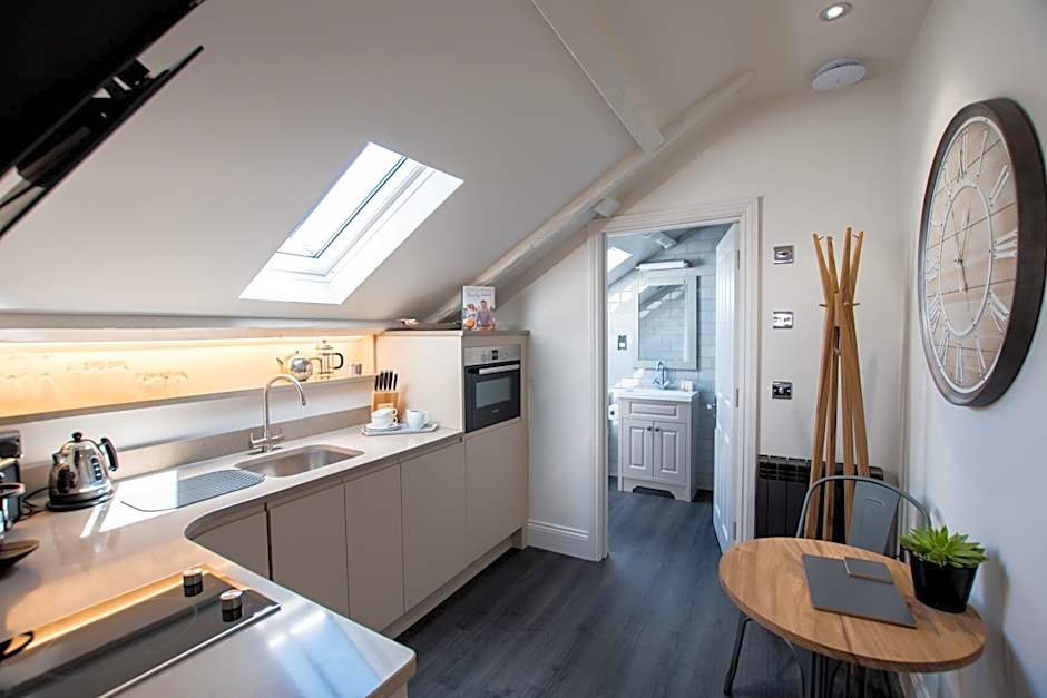 The Halston Carlisle