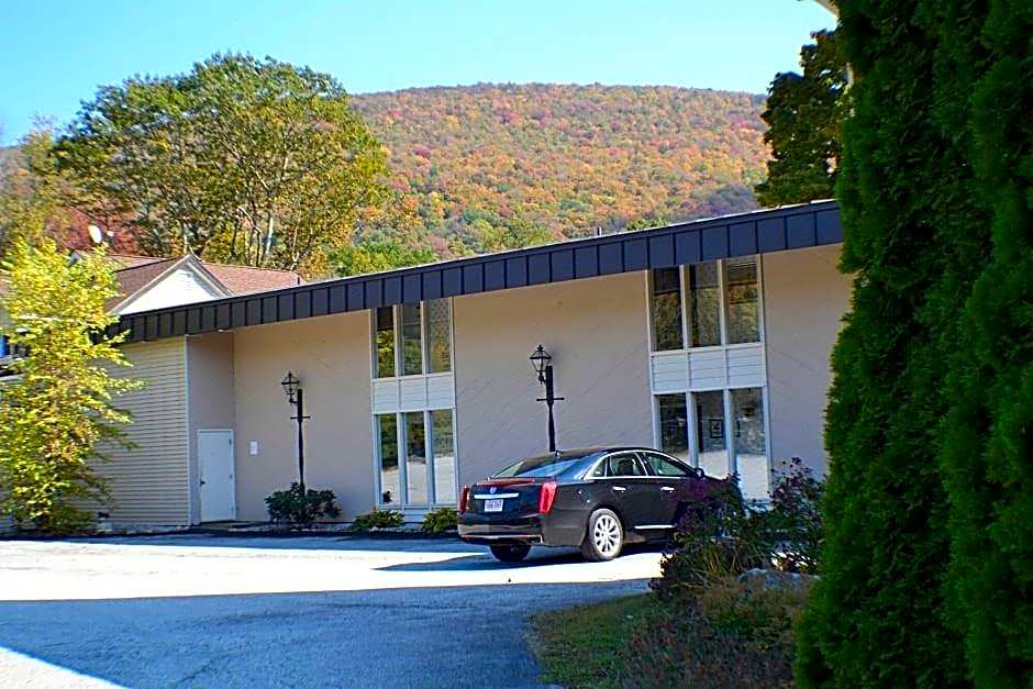 Toll Road Inn