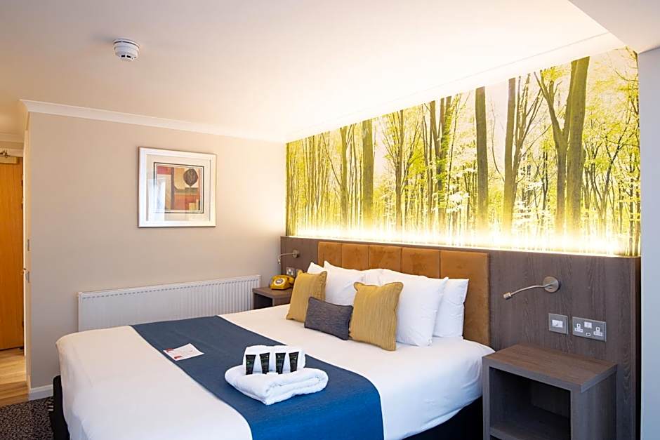 Burleigh Court Hotel and Leisure