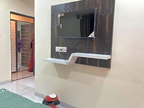 Deluxe Triple Room AC