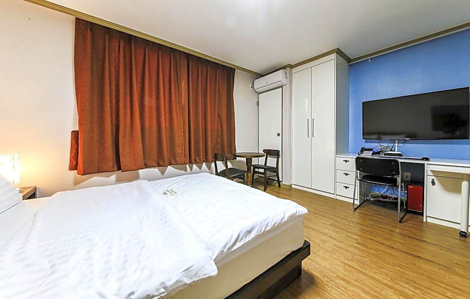 Crystal Residence Hotel