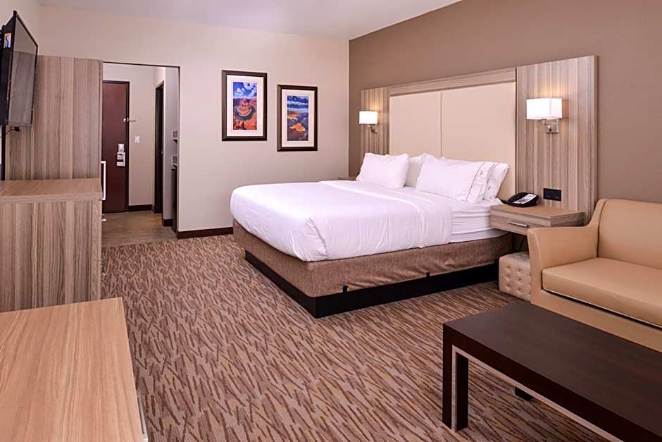 Holiday Inn Express & Suites Williams By IHG