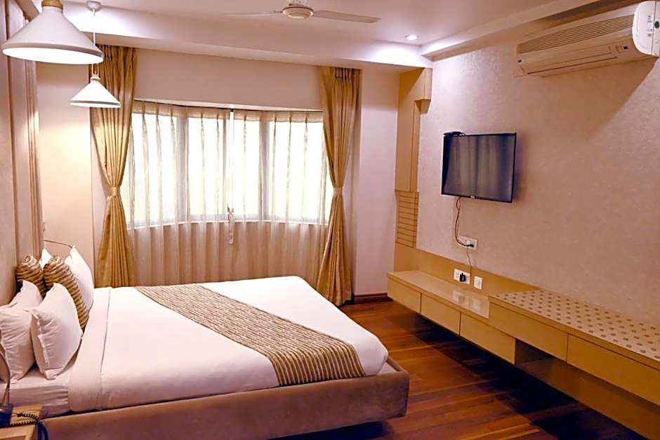  Hotel Crystal Residency