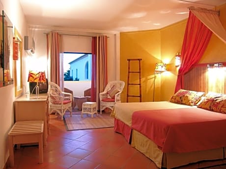 Single room pool or garden view