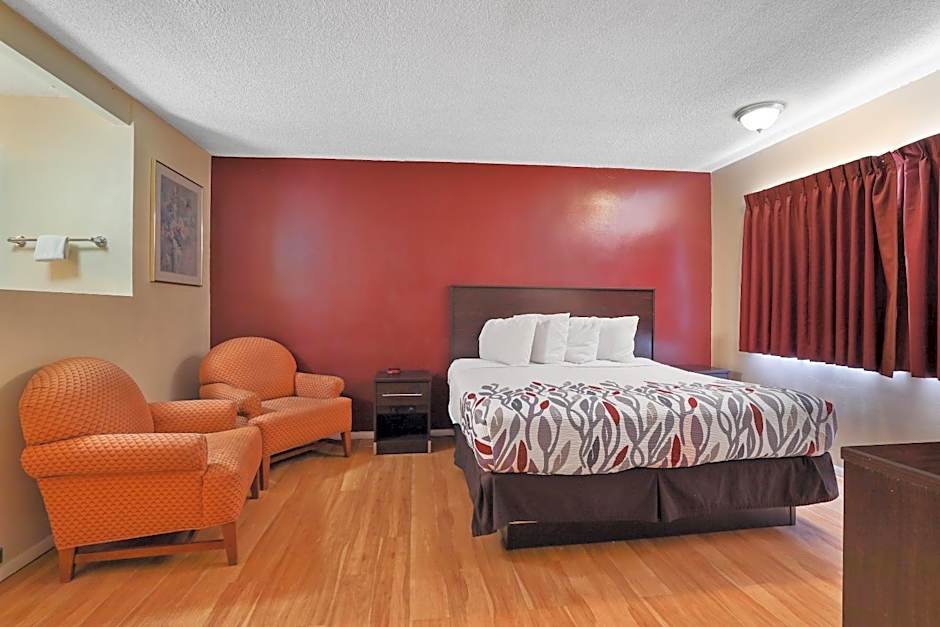 Red Roof Inn Needles