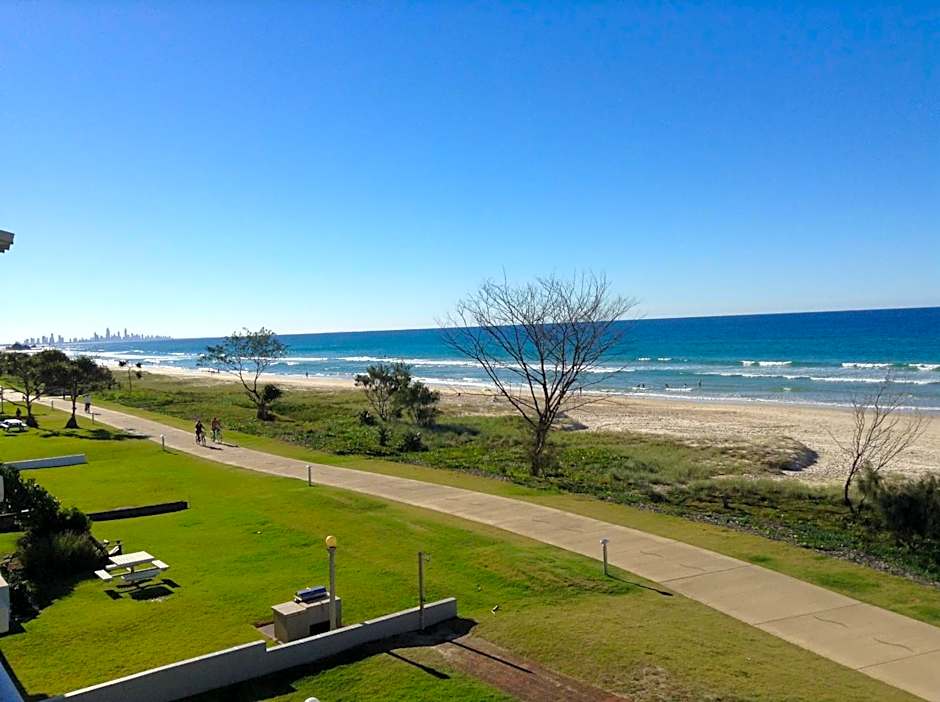Pacific Surf Absolute Beachfront Apartments