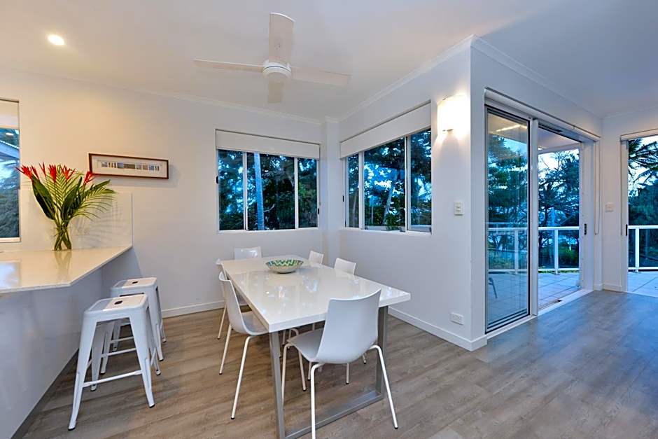 Beaches Port Douglas Holiday Apartments Book Here With The Onsite Reception Team