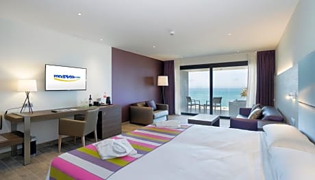 Junior Suite with Sea View (4 Adults)