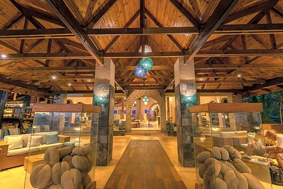 Coco de Mer and Black Parrot Suites