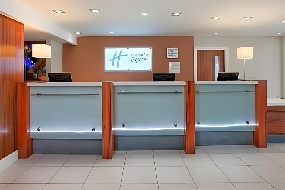 Holiday Inn Express London Gatwick Crawley By IHG