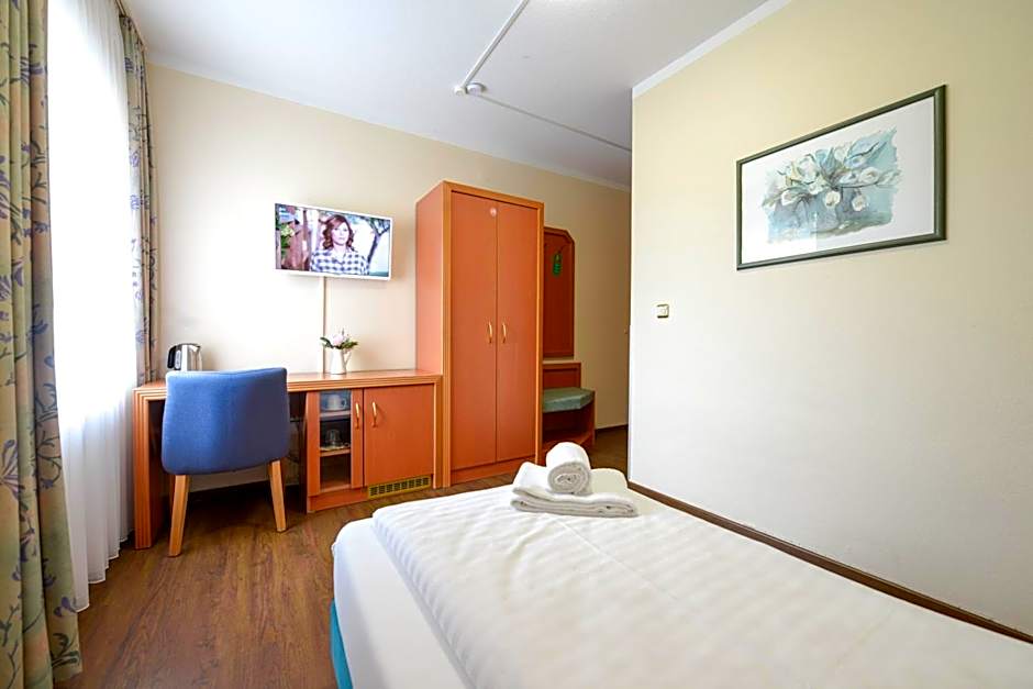 Foto 1 daripada 18 — Single Room