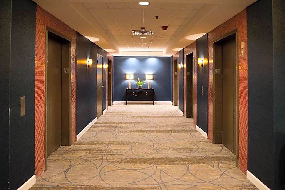 Crowne Plaza Suites MSP Airport - Mall of America By IHG