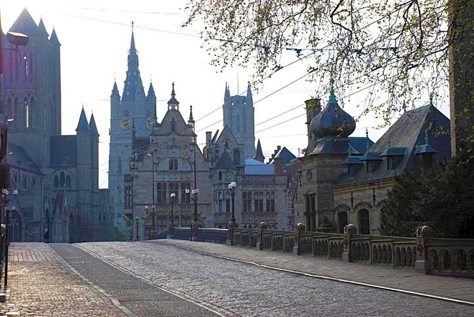 Budget Rooms by Ghent River