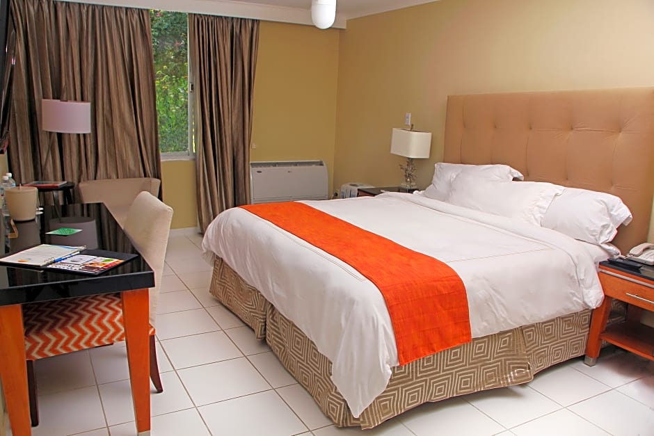 TRYP by Wyndham Aruba Adults Only Hotel