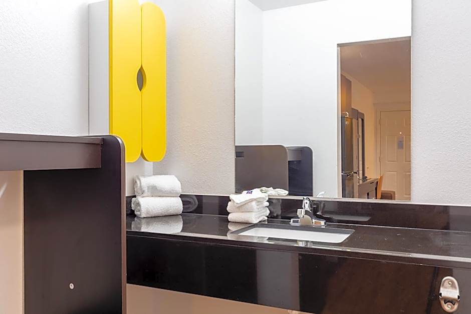 Studio 6-Bryan, TX - University Area